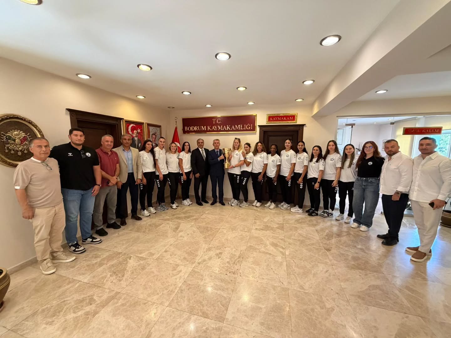 Cumhurbaşkanlığı Kupası’nın ilk şampiyonu olan takımımız ve yöneticilerimizle, Bodrum Kaymakamımız Sayın Ali…