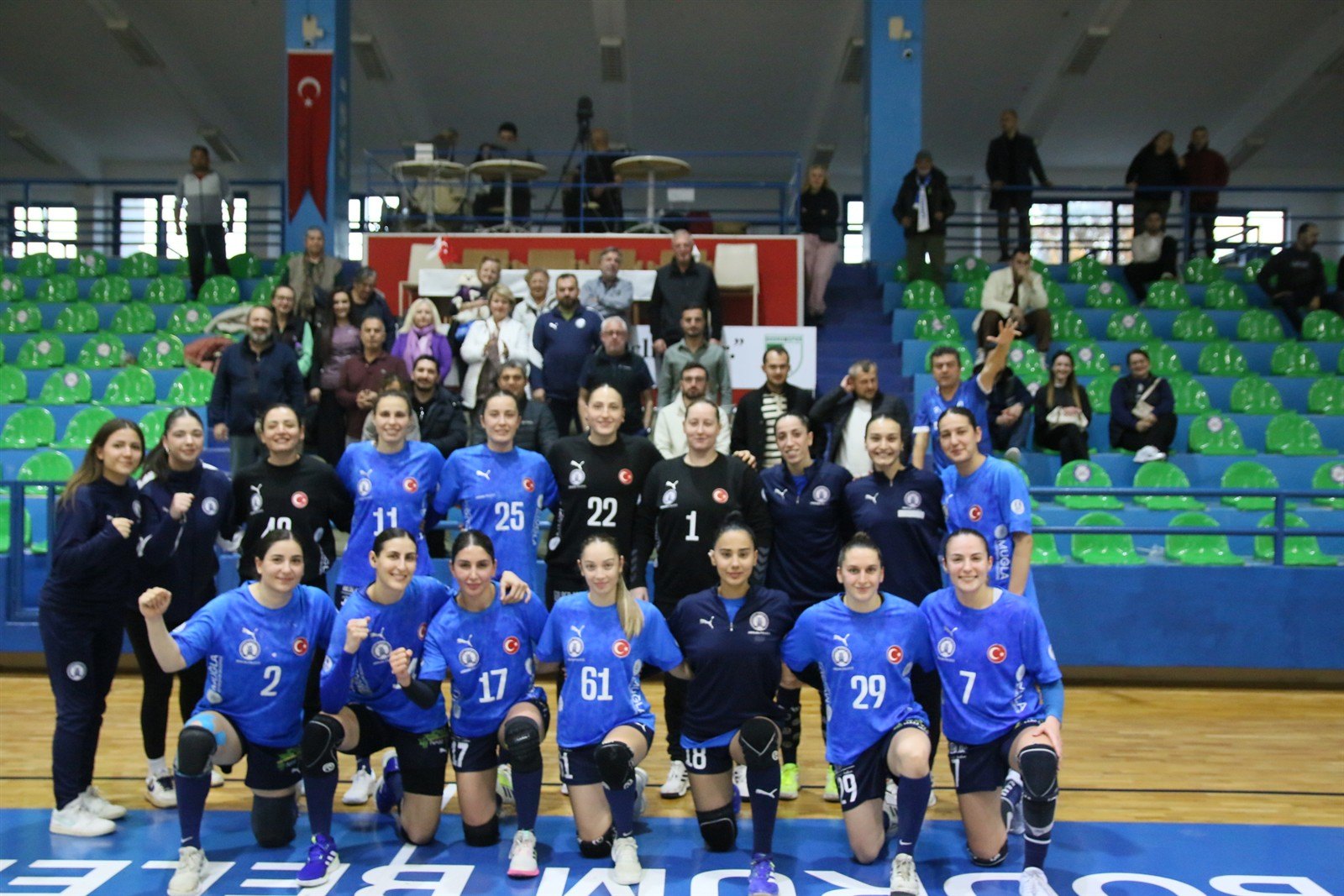 The team gathered on court after the match